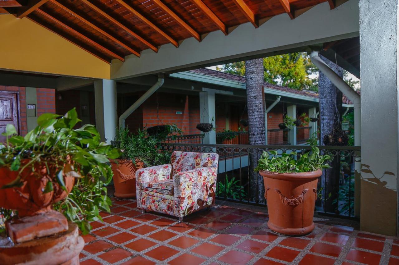 Hotel Y Restaurante Meson Del Gitano Caucasia Exterior foto