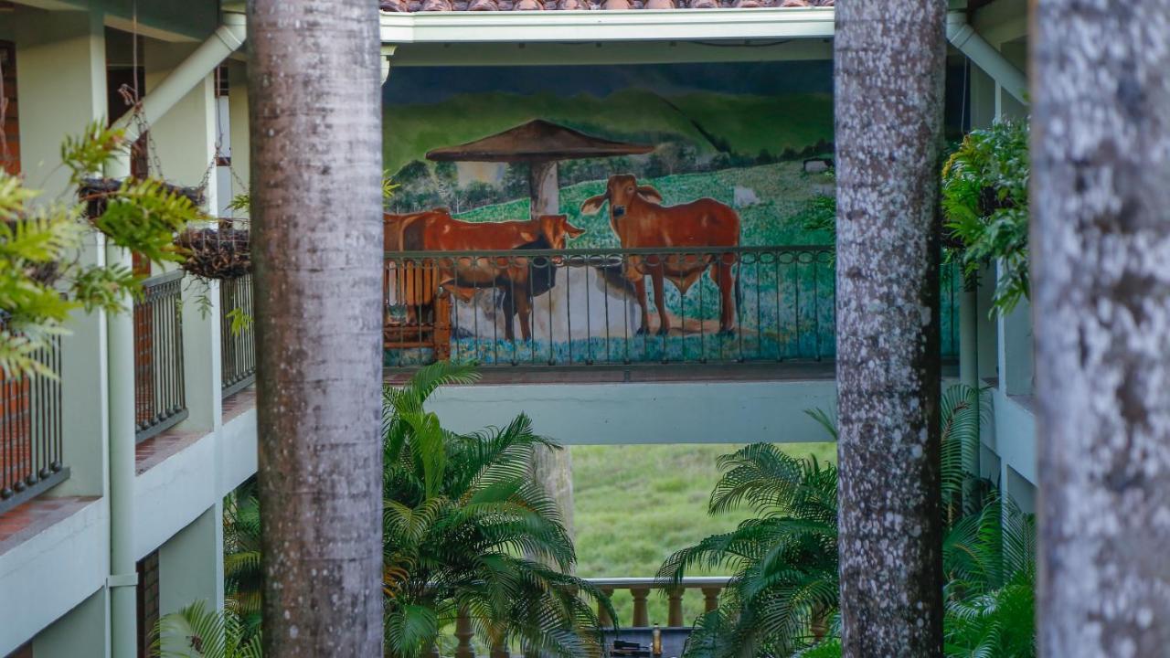 Hotel Y Restaurante Meson Del Gitano Caucasia Exterior foto